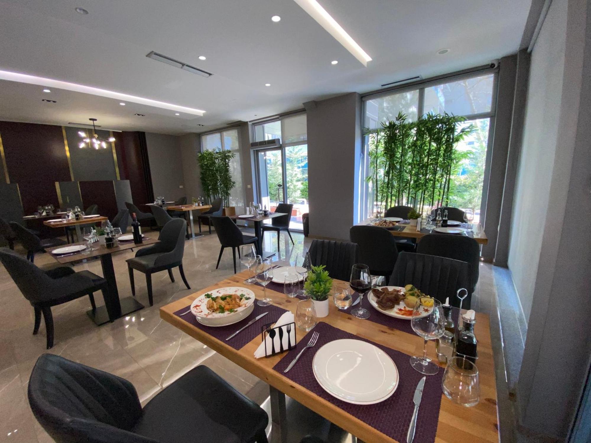 Doanesia Premium Hotel & Spa Tiranë Luaran gambar