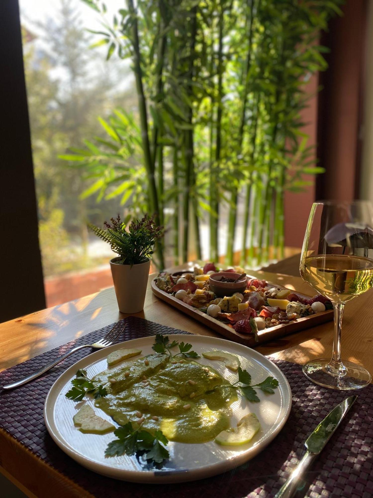 Doanesia Premium Hotel & Spa Tiranë Luaran gambar